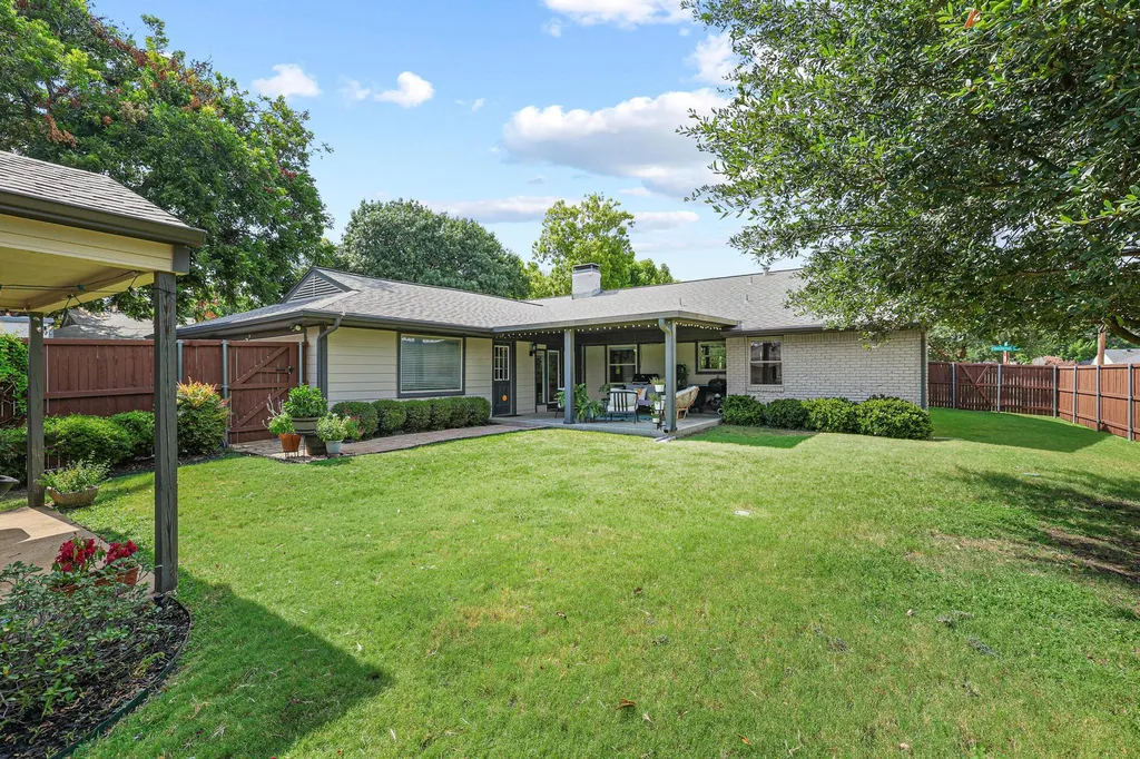 10432 Chesterton Drive Dallas TX 75238