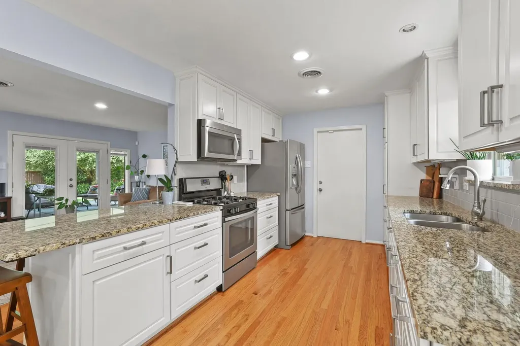 10432 Chesterton Drive Dallas TX 75238