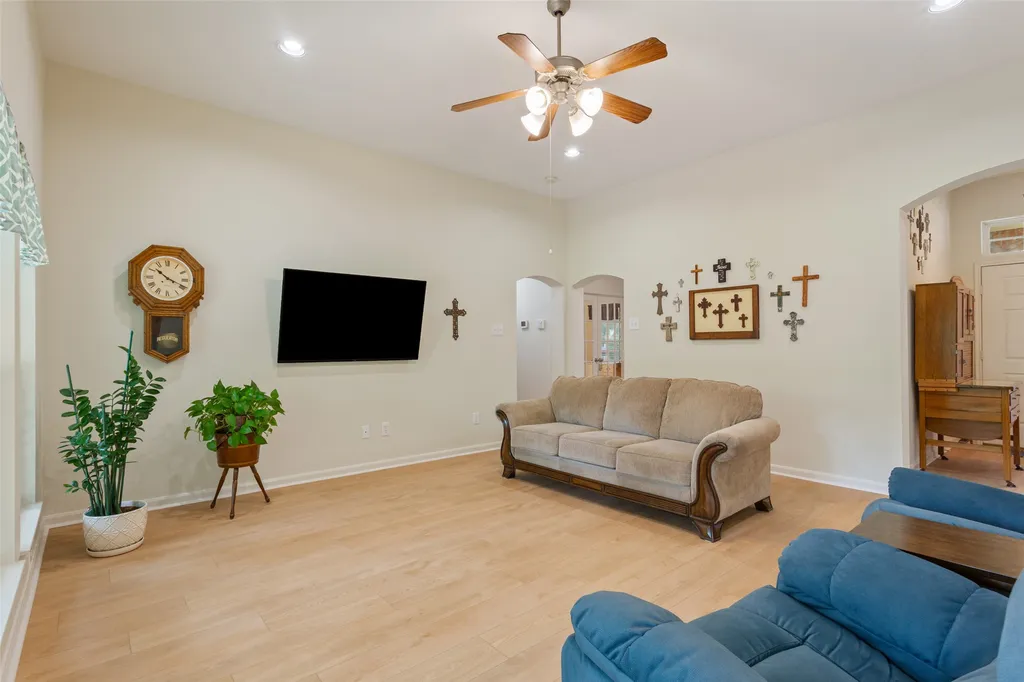 810 Robindale Lane Fairfield TX 75840