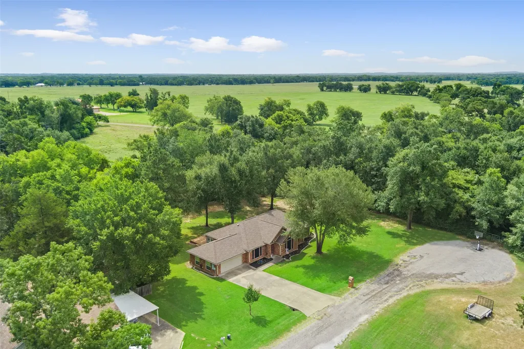 810 Robindale Lane Fairfield TX 75840