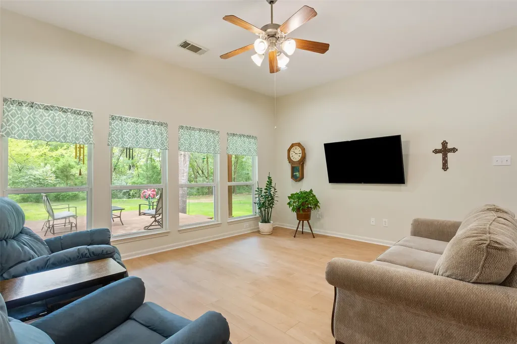 810 Robindale Lane Fairfield TX 75840