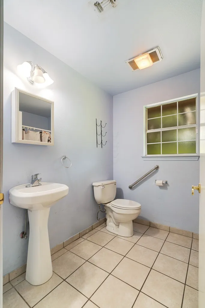 855 14th Street NW Paris TX 75460
