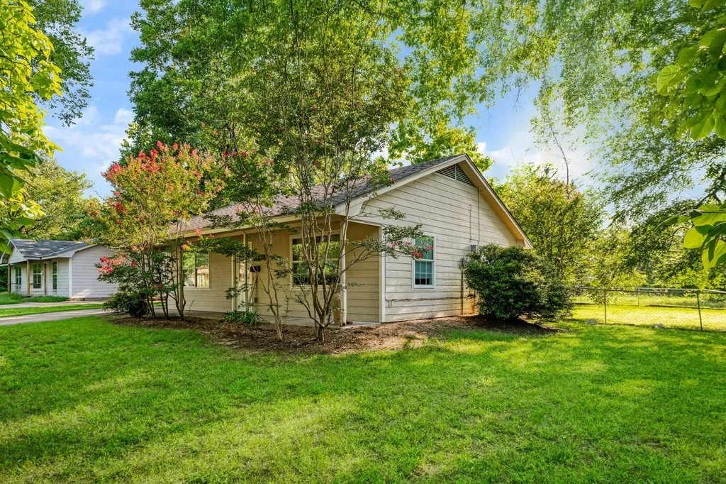 855 14th Street NW Paris TX 75460