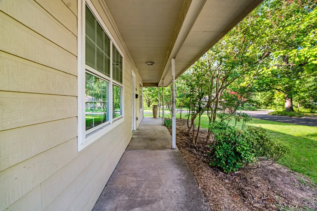 855 14th Street NW Paris TX 75460