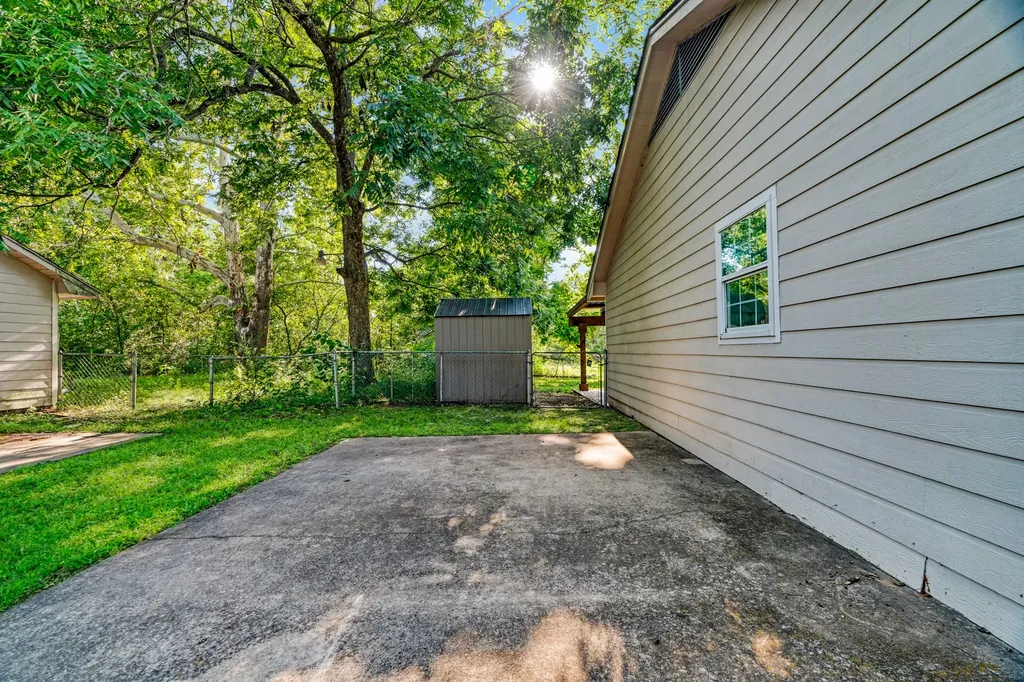 855 14th Street NW Paris TX 75460