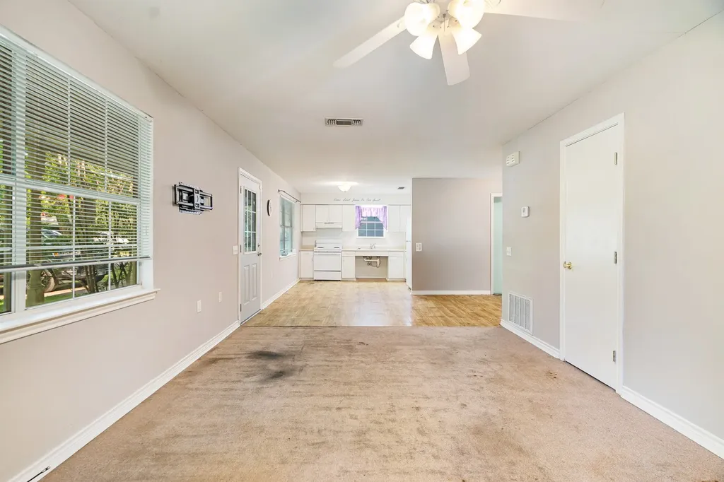855 14th Street NW Paris TX 75460