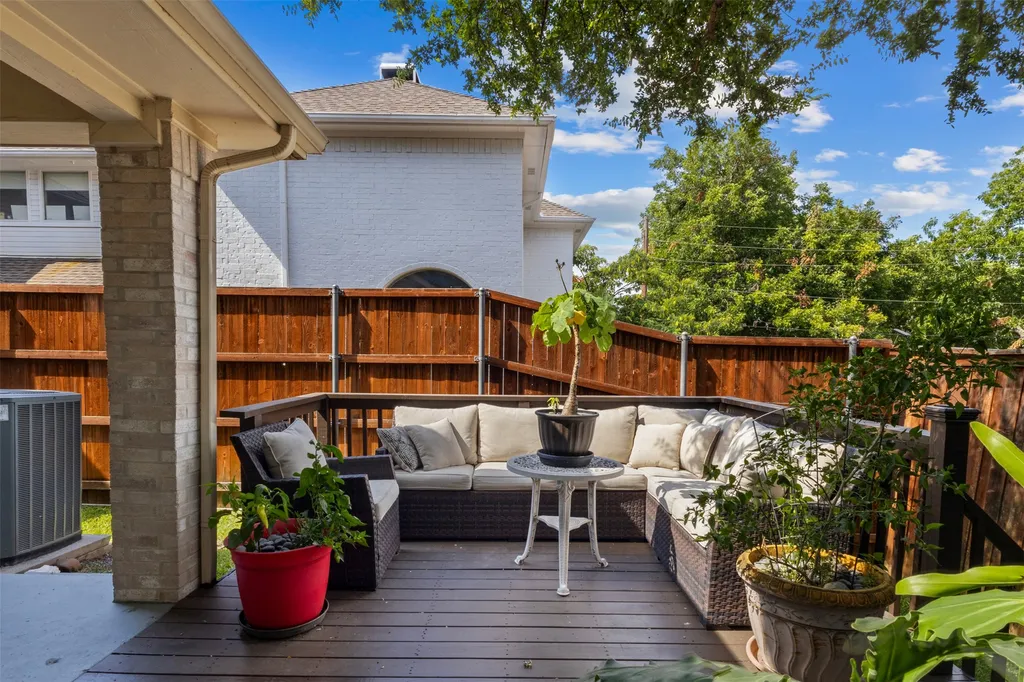 332 Kahala Drive Dallas TX 75218