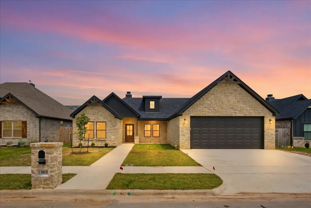 13015 Rainier Drive Woodway TX 76712