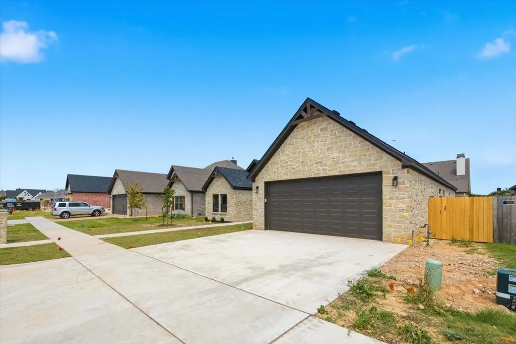 13015 Rainier Drive Woodway TX 76712