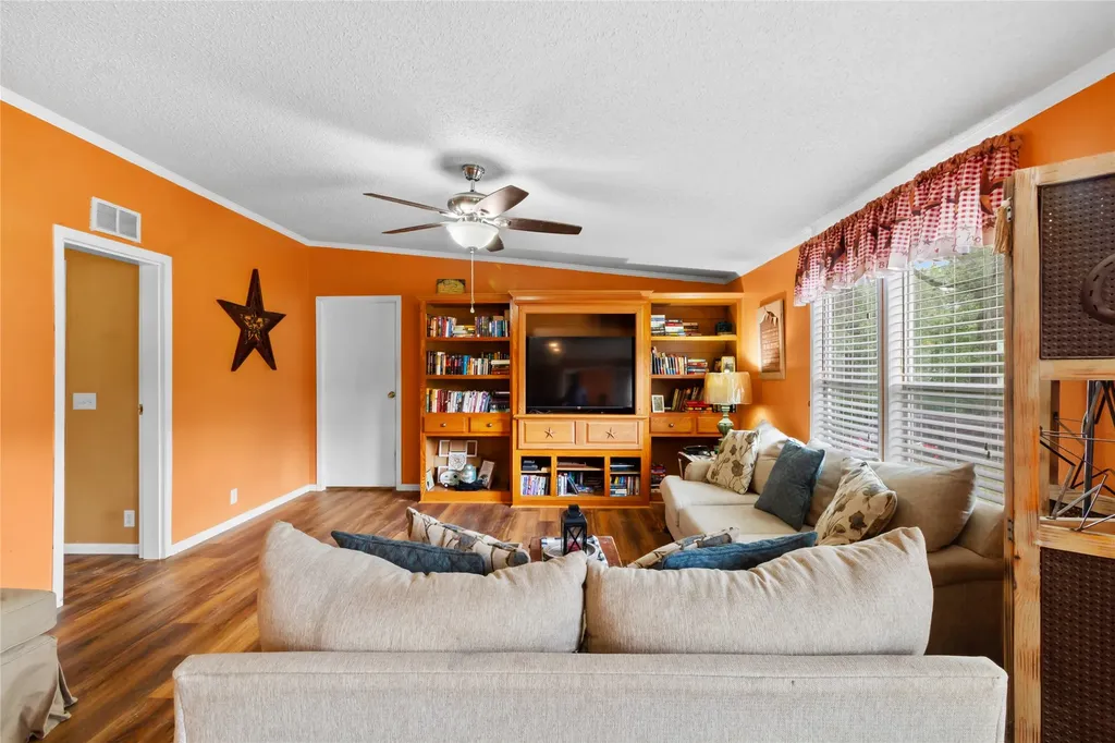 7212 County Road 2761 Buffalo TX 75831