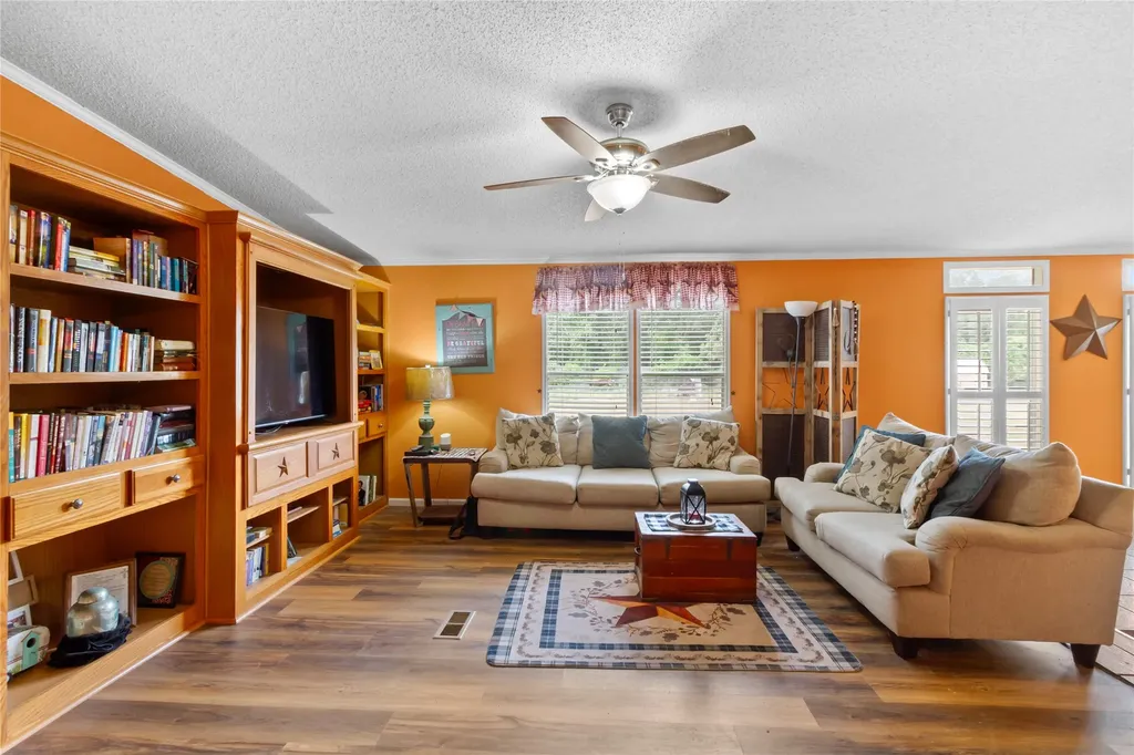 7212 County Road 2761 Buffalo TX 75831