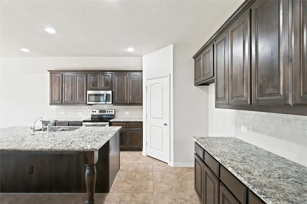 217 Angelina Court Azle TX 76020