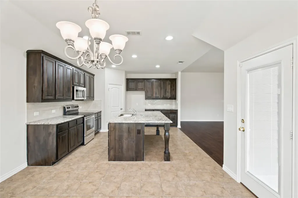217 Angelina Court Azle TX 76020