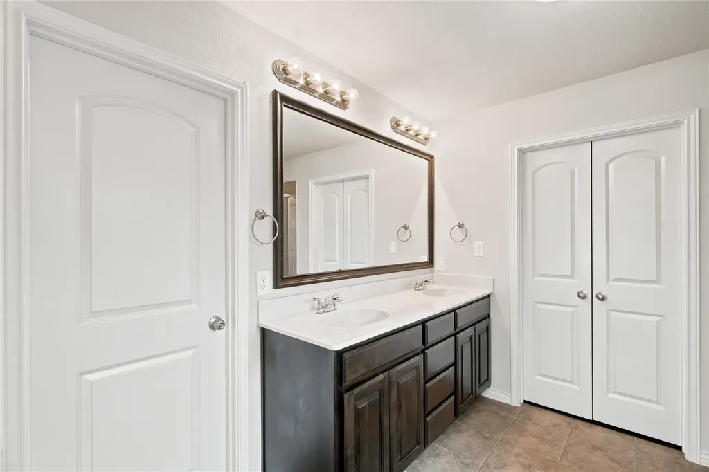 217 Angelina Court Azle TX 76020