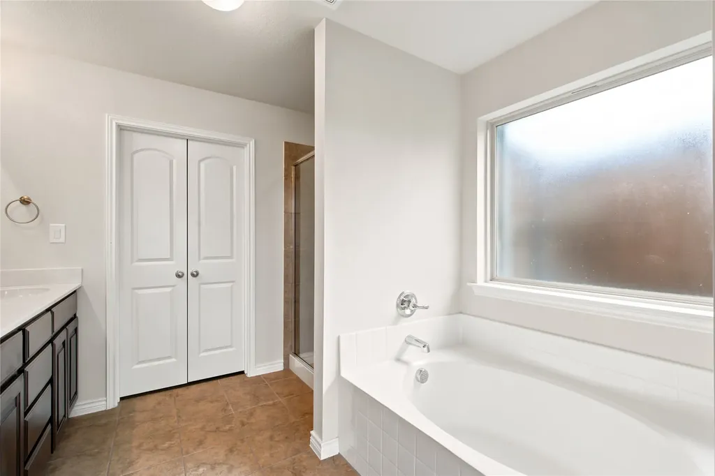 217 Angelina Court Azle TX 76020