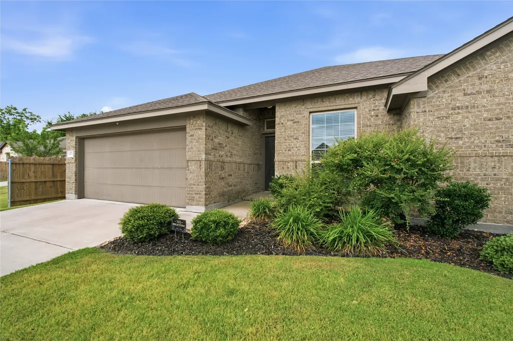 217 Angelina Court Azle TX 76020