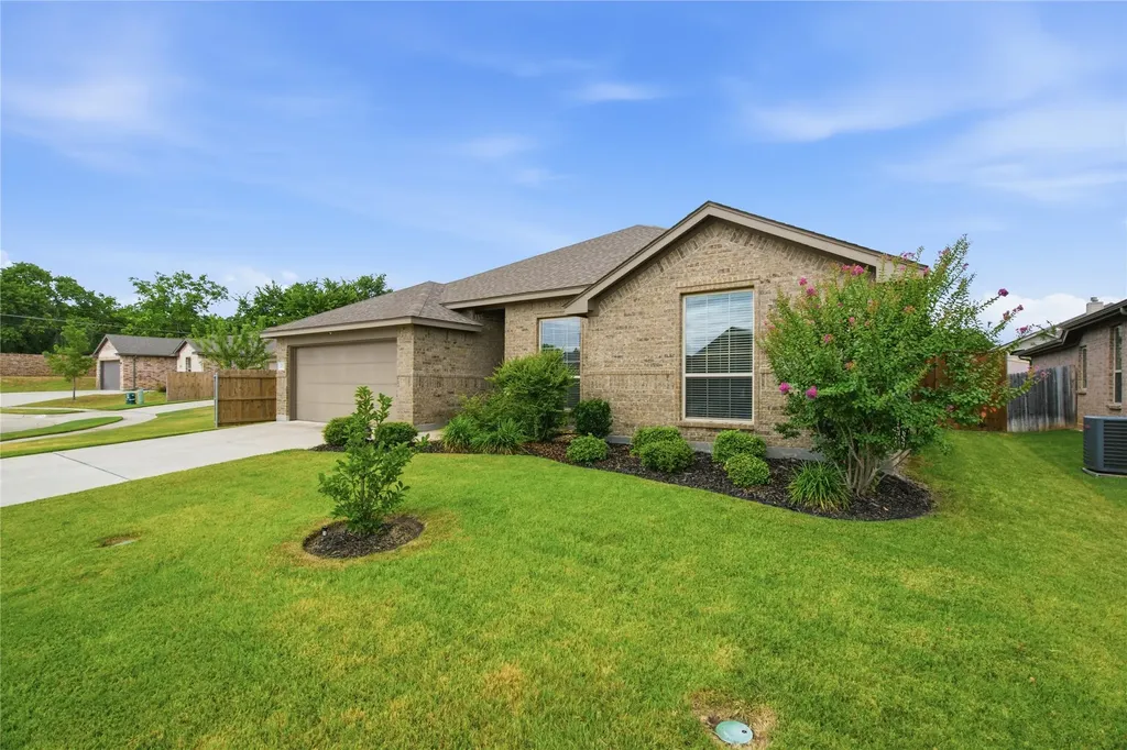 217 Angelina Court Azle TX 76020