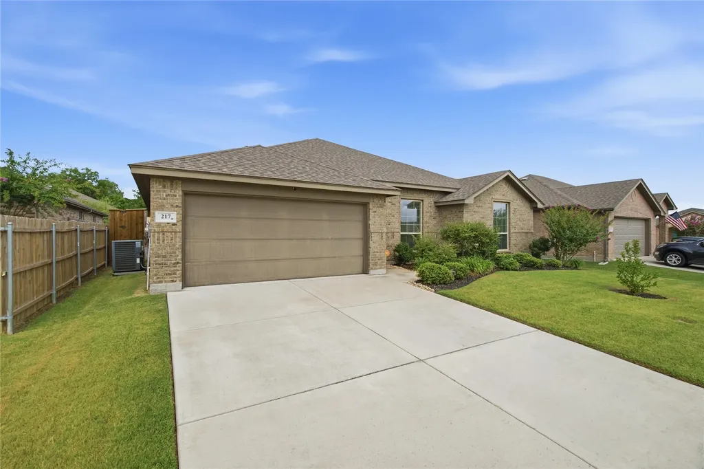 217 Angelina Court Azle TX 76020