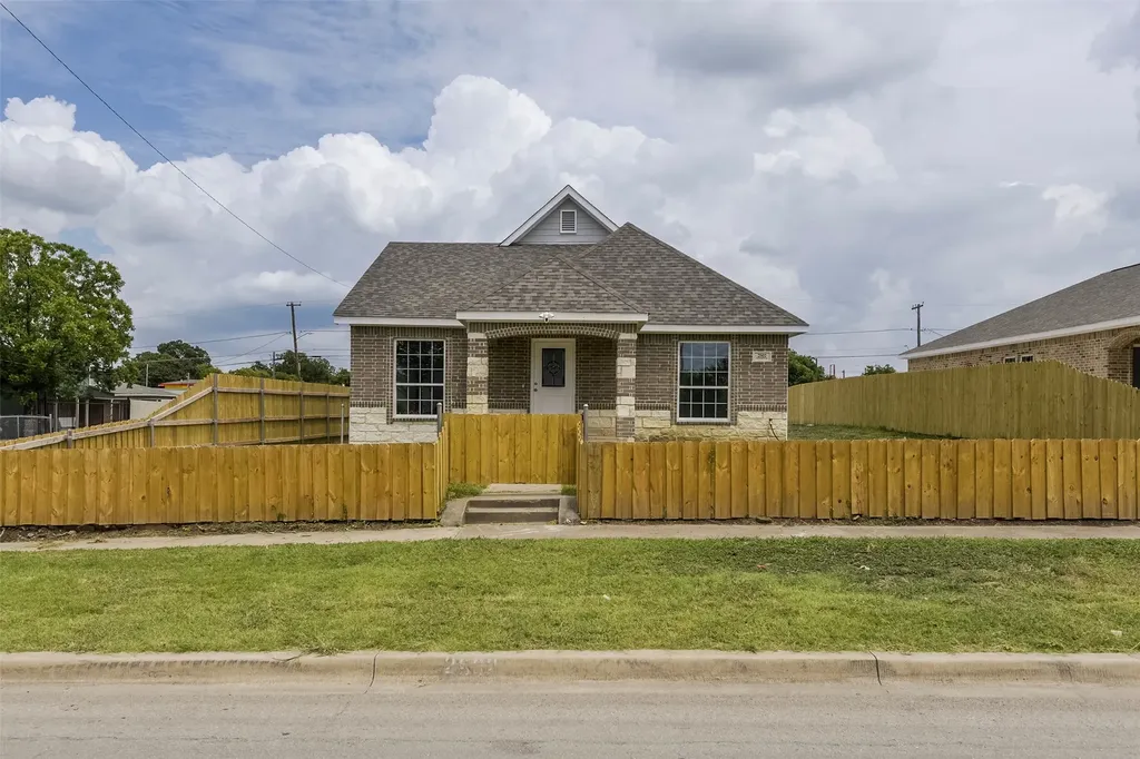 2502 S Denley Drive Dallas TX 75216