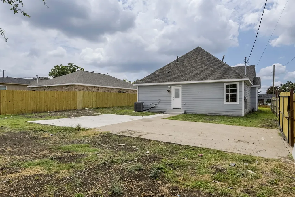 2502 S Denley Drive Dallas TX 75216
