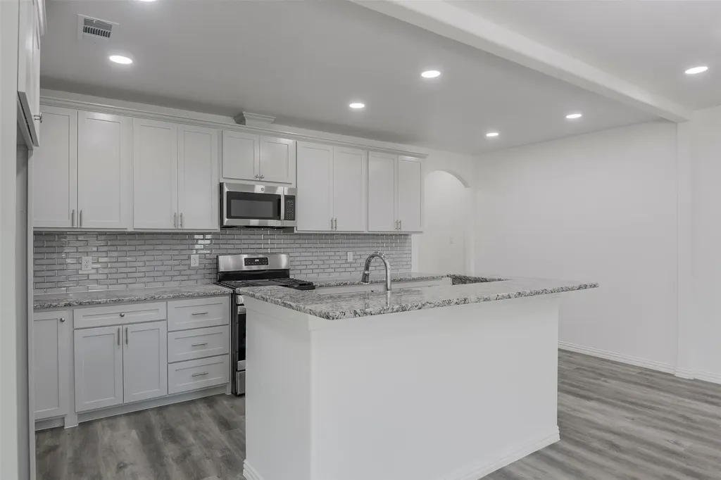 2502 S Denley Drive Dallas TX 75216