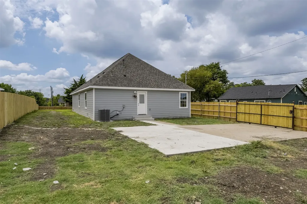 2502 S Denley Drive Dallas TX 75216