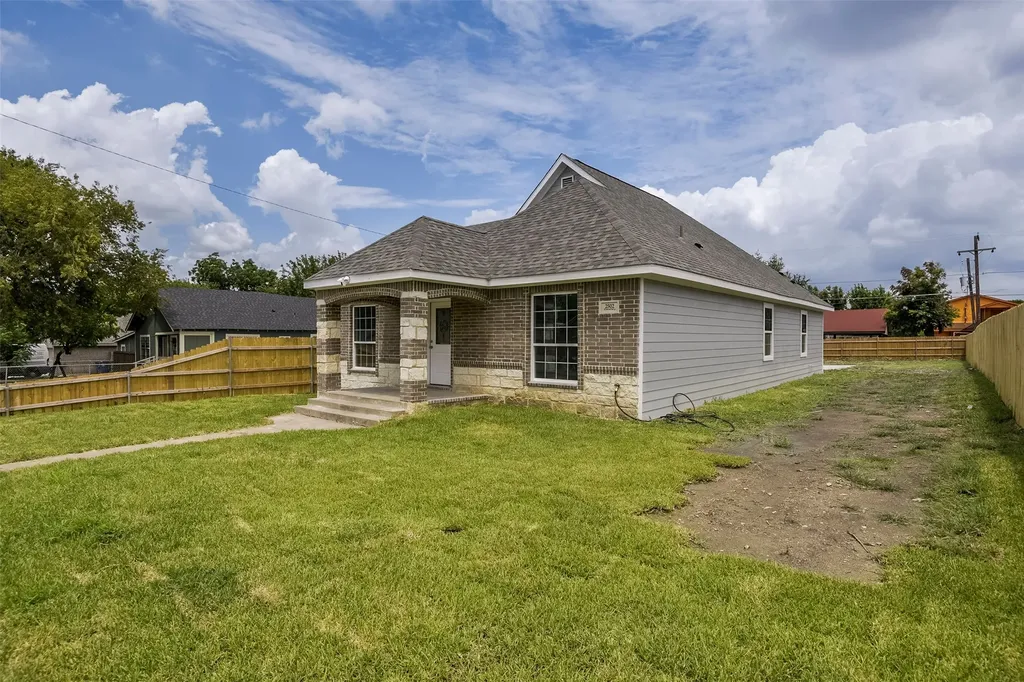 2502 S Denley Drive Dallas TX 75216