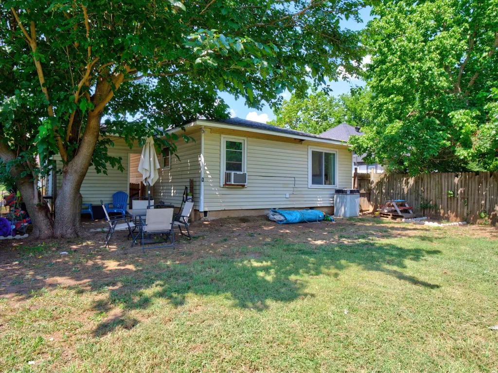 626 E South Street Whitesboro TX 76273