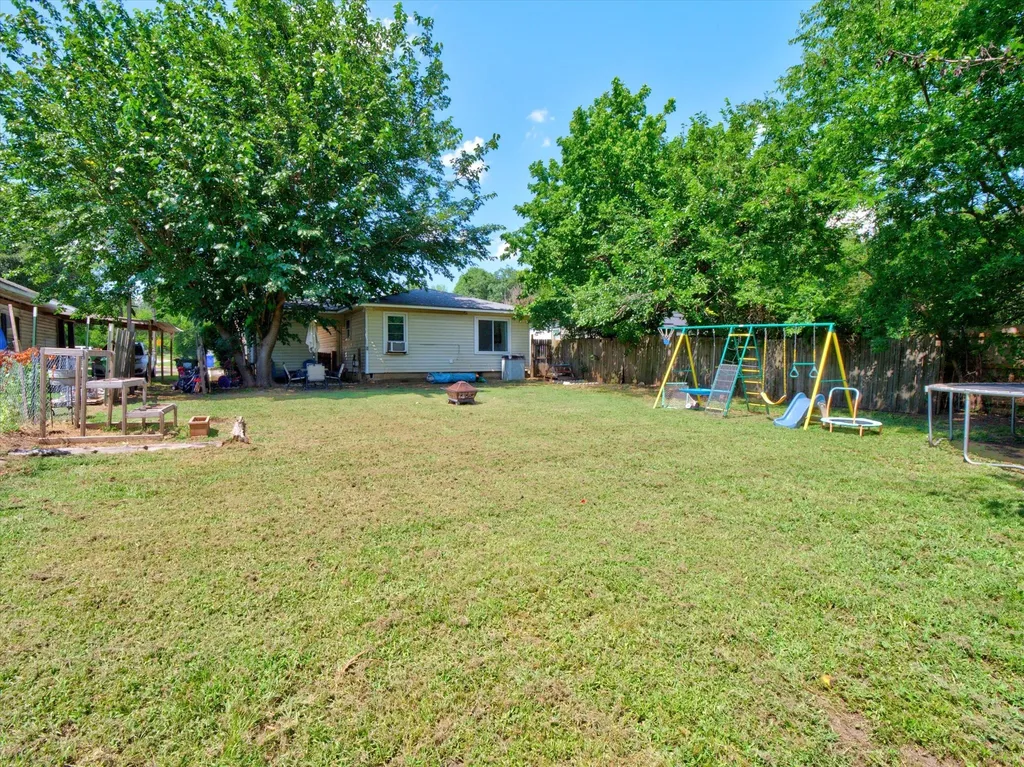 626 E South Street Whitesboro TX 76273