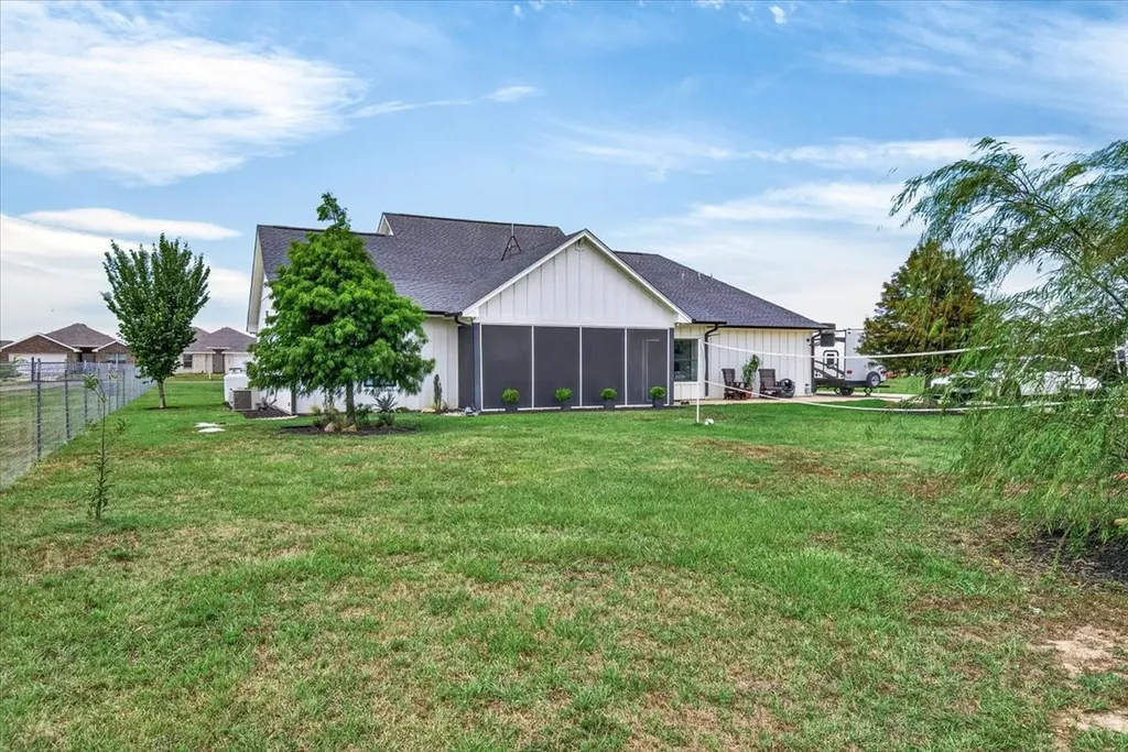18220 County Road 4001 Mabank TX 75147