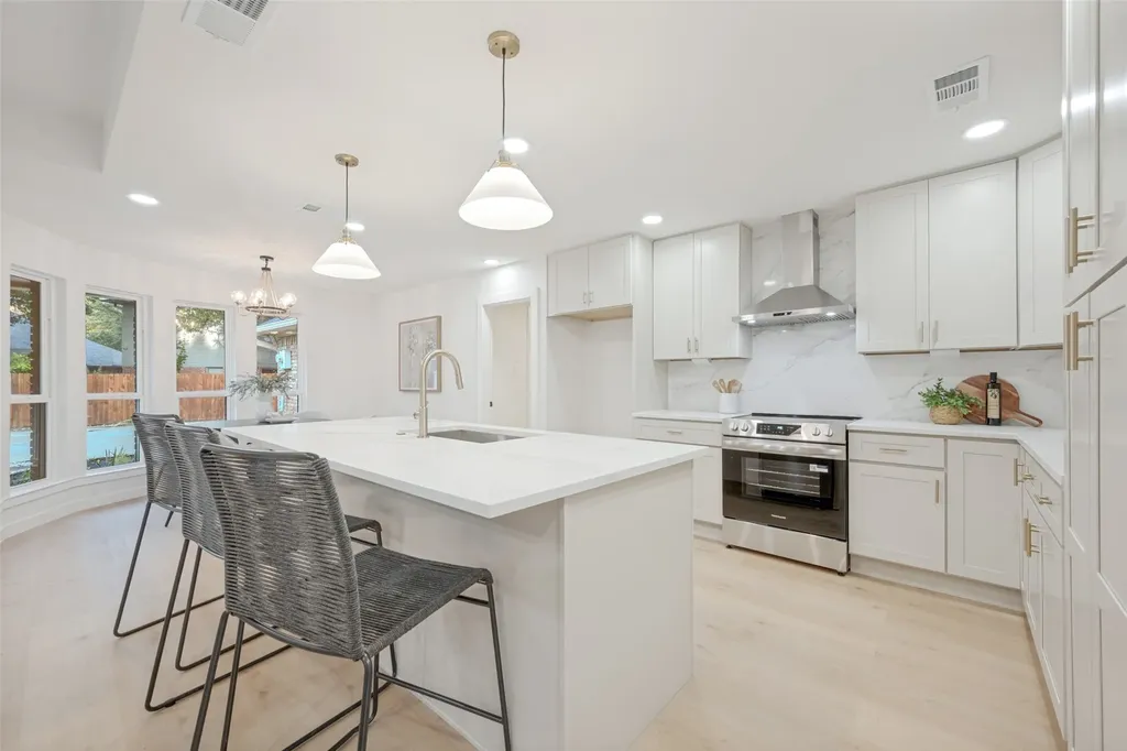 9904 Wandering Way Street Benbrook TX 76126