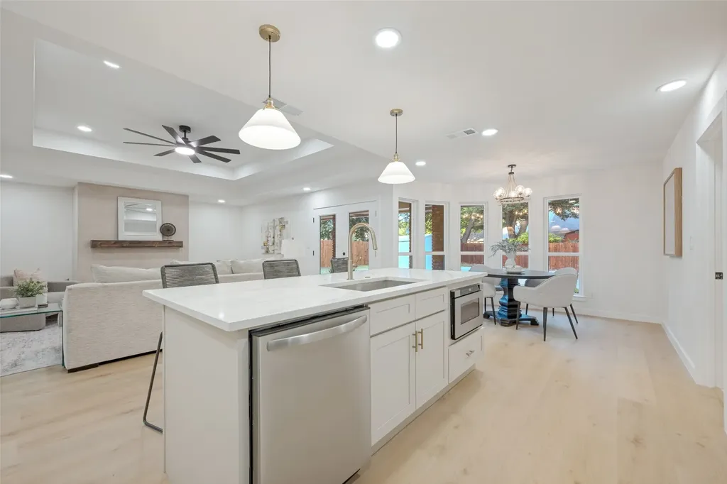 9904 Wandering Way Street Benbrook TX 76126