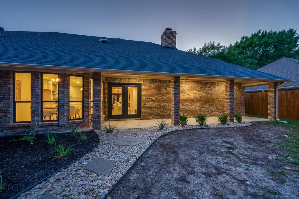 9904 Wandering Way Street Benbrook TX 76126