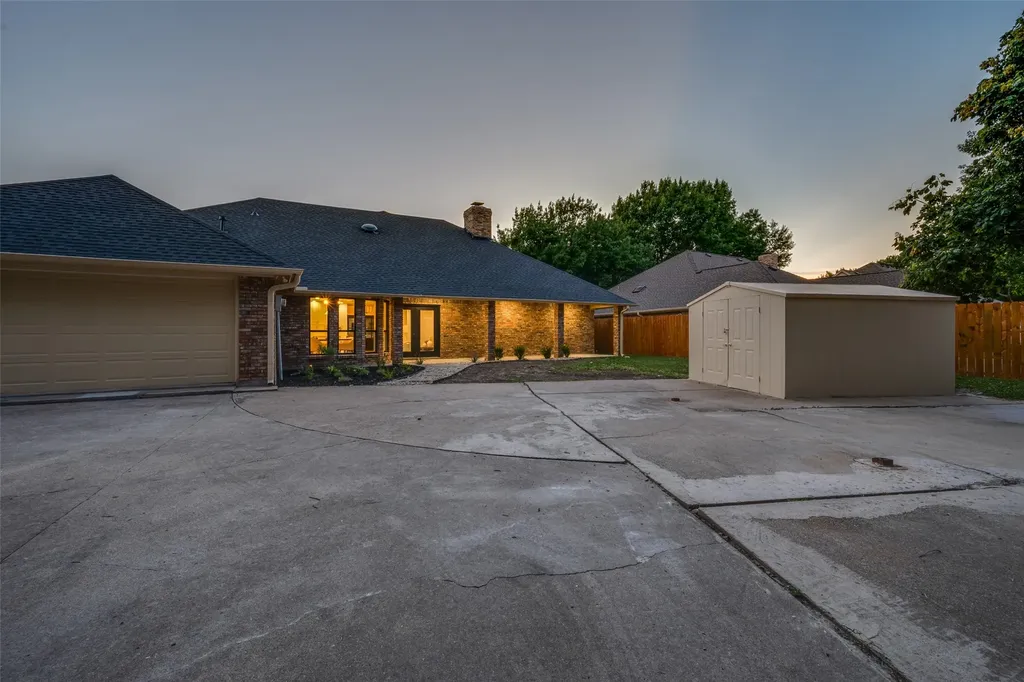 9904 Wandering Way Street Benbrook TX 76126