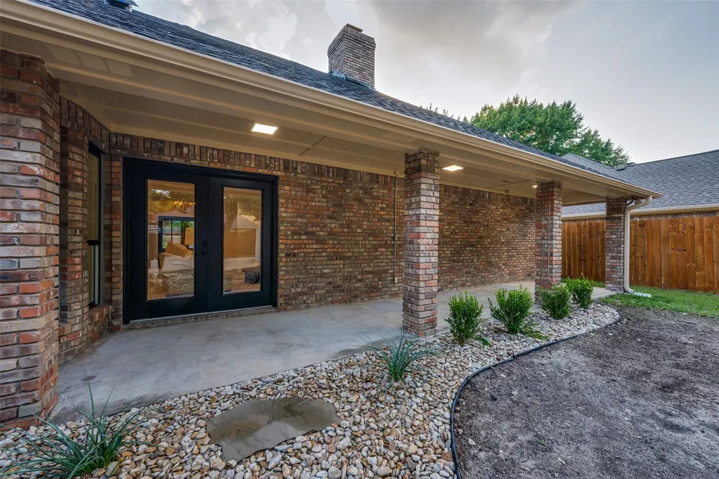 9904 Wandering Way Street Benbrook TX 76126