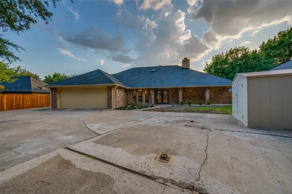 9904 Wandering Way Street Benbrook TX 76126