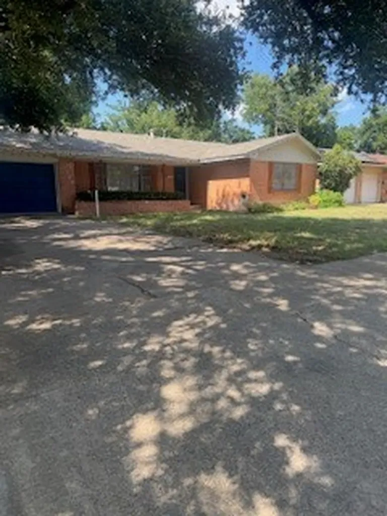 709 Valley View Drive Arlington TX 76010