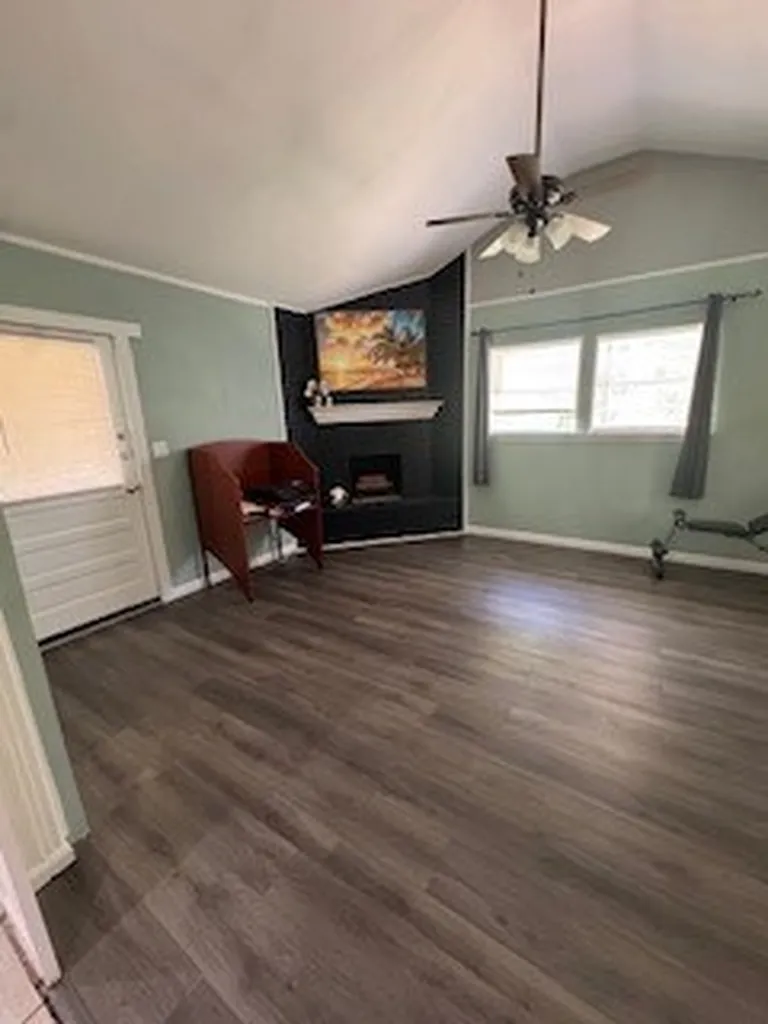 709 Valley View Drive Arlington TX 76010