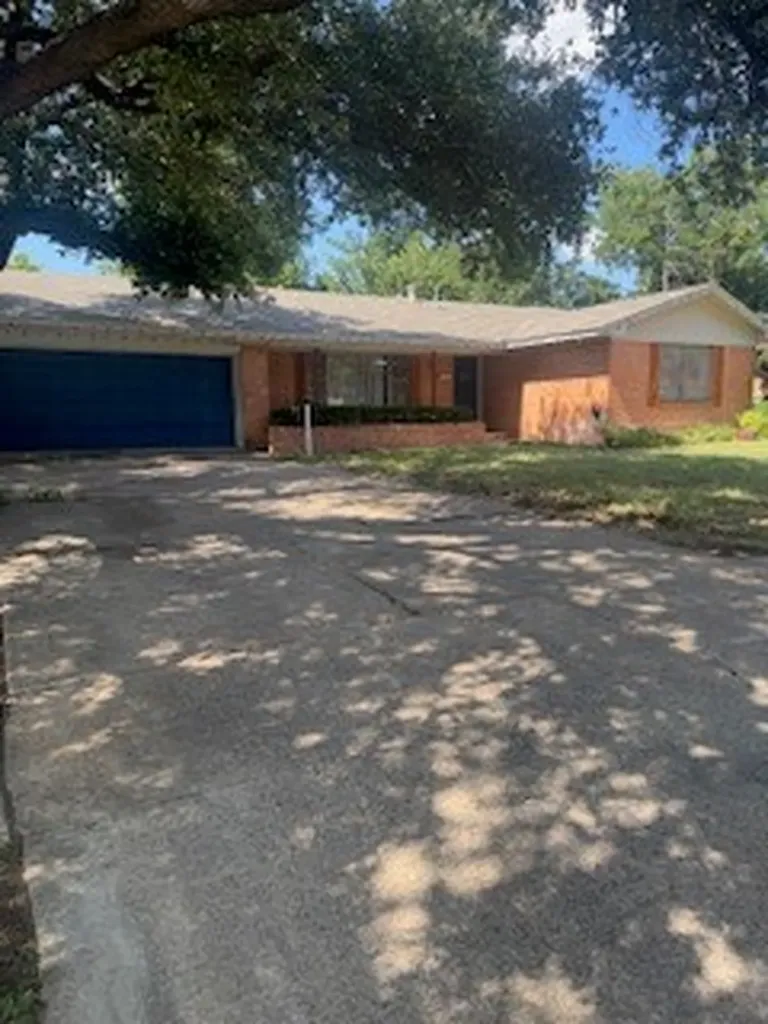 709 Valley View Drive Arlington TX 76010