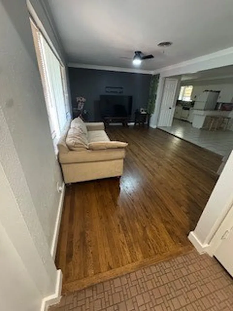 709 Valley View Drive Arlington TX 76010
