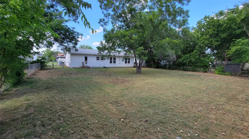 4804 Sabelle Lane Haltom City TX 76117