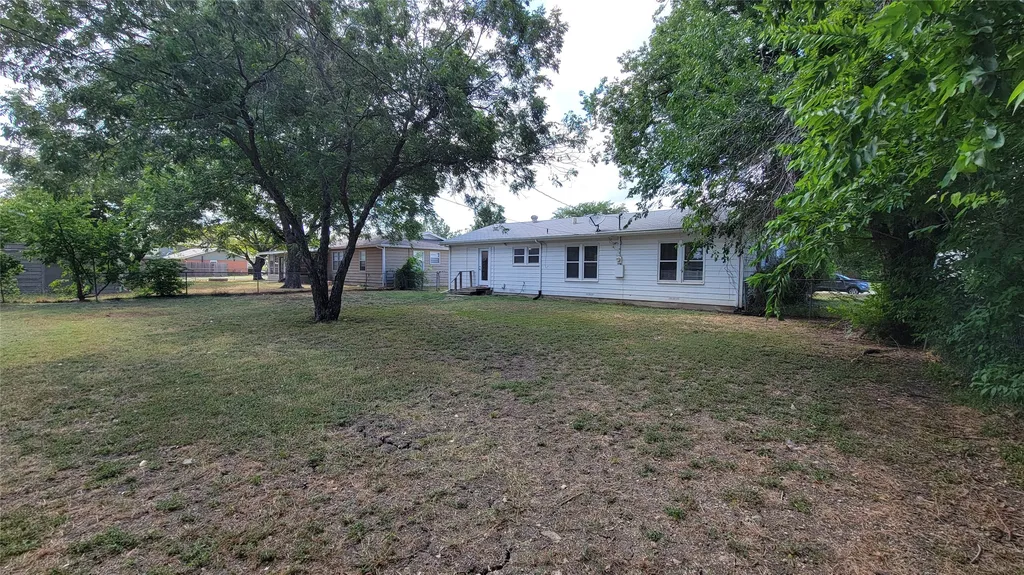 4804 Sabelle Lane Haltom City TX 76117
