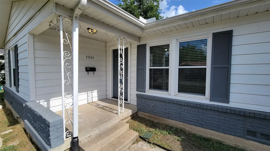4804 Sabelle Lane Haltom City TX 76117
