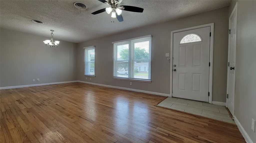 4804 Sabelle Lane Haltom City TX 76117