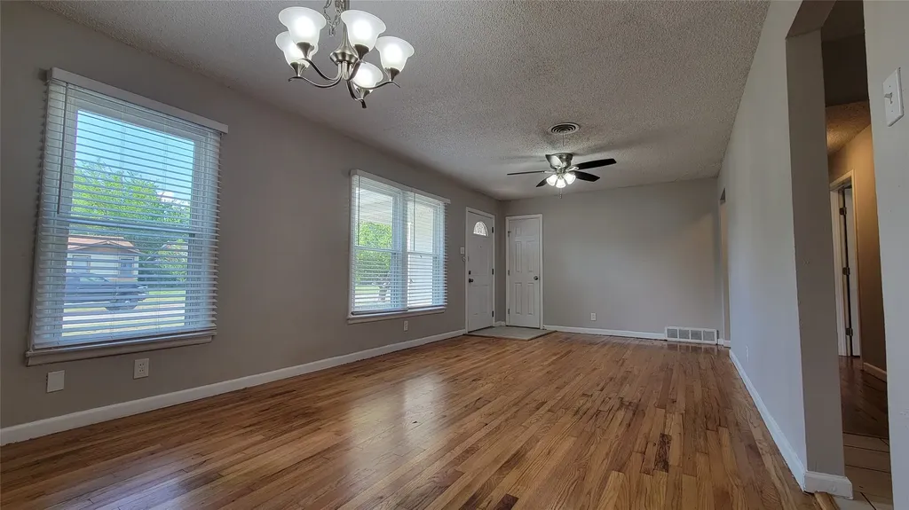 4804 Sabelle Lane Haltom City TX 76117