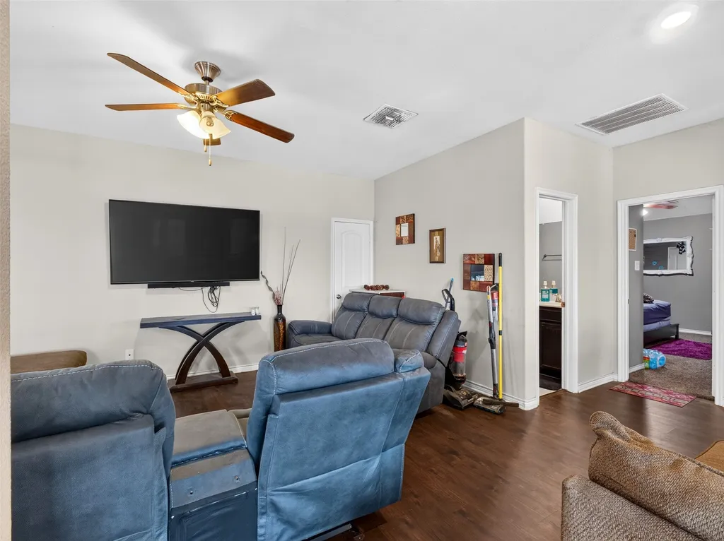 2113 Lake Hawthorne Trail Little Elm TX 75068