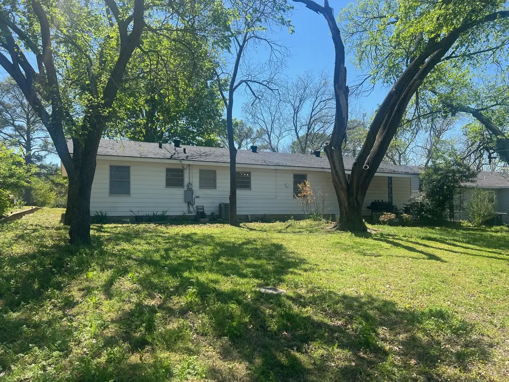 1305 Hillcrest Drive Graham TX 76450