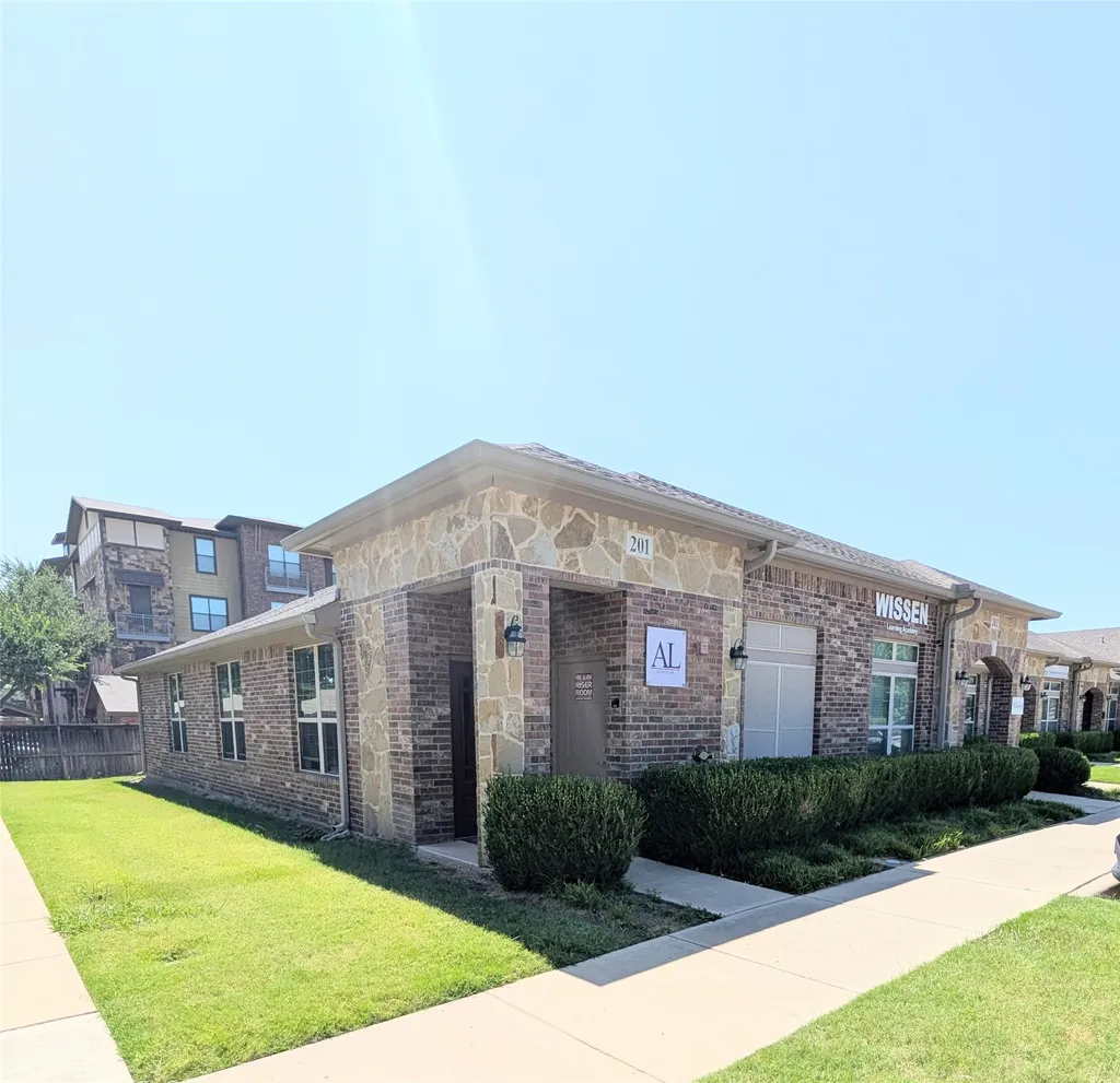 2785 Rockbrook Drive Lewisville TX 75067