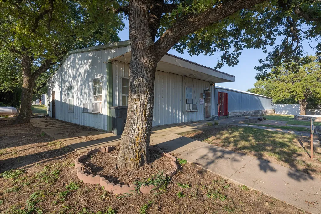 2520 E Highway 199 Springtown TX 76082