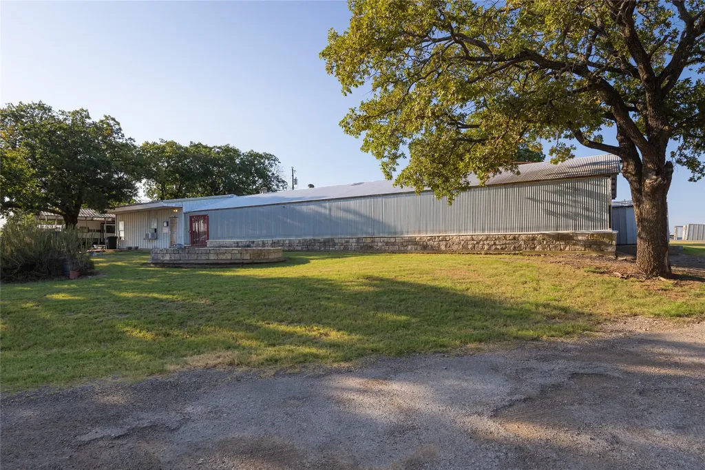 2520 E Highway 199 Springtown TX 76082